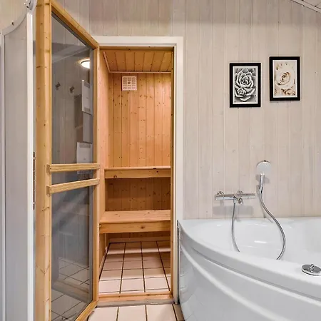 3 Bedroom Beautiful In Holiday home