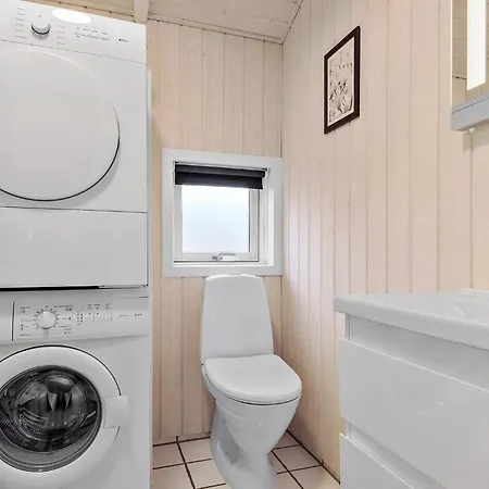 3 Bedroom Beautiful In Hejls